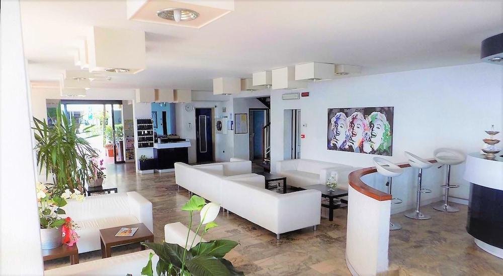 Hotel Diplomatic ريتشوني المظهر الخارجي الصورة