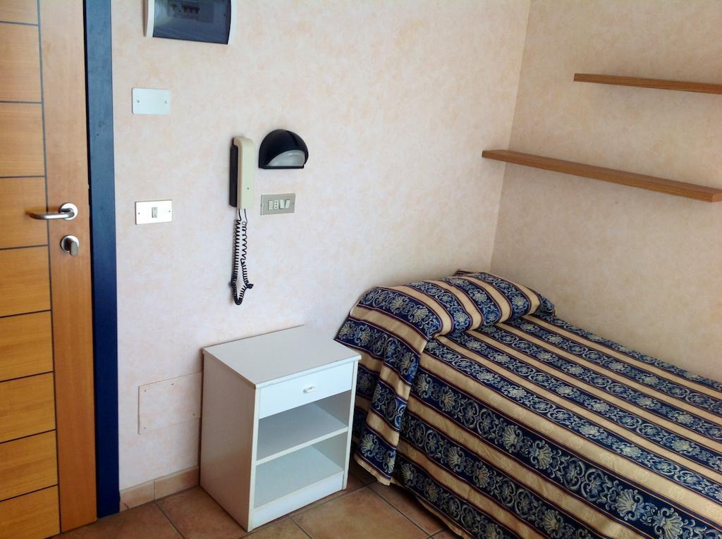 Hotel Diplomatic ريتشوني الغرفة الصورة